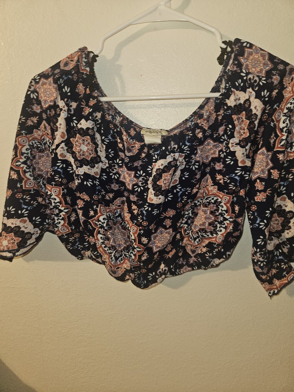 Ambiance Womans Cropped Top Size L